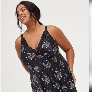 Torrid sz 3 satin babydoll with lace trim